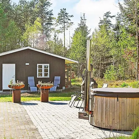 Secluded Retreat With Hot Tub * Hadsund