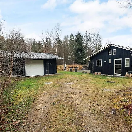 Secluded Retreat With Hot Tub Hadsund