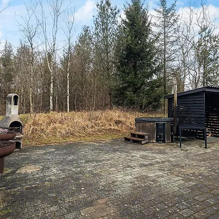 Secluded Retreat With Hot Tub Tatil Evi Hadsund