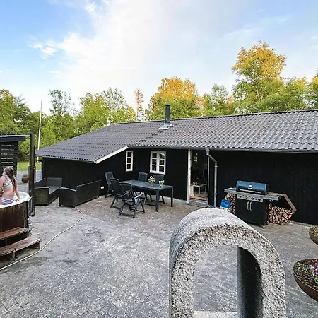 Secluded Retreat With Hot Tub Hébergement de vacances *