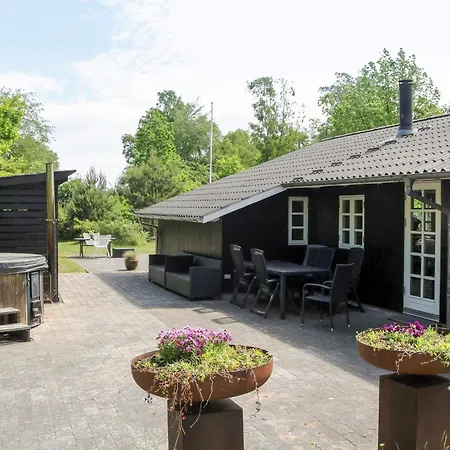 Secluded Retreat With Hot Tub Hébergement de vacances