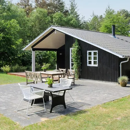 Secluded Retreat With Hot Tub *